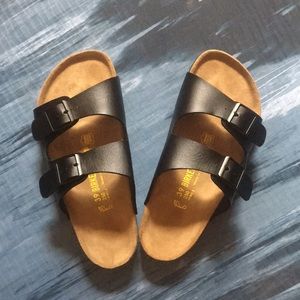 Pair of Arizona Birkenstock’s in black Birco-Flor